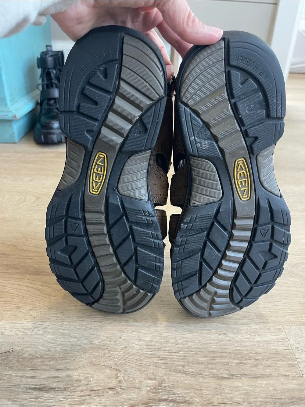 KEEN Brown Leather Strappy Men's Outdoor Sandals with Bungee Lacing